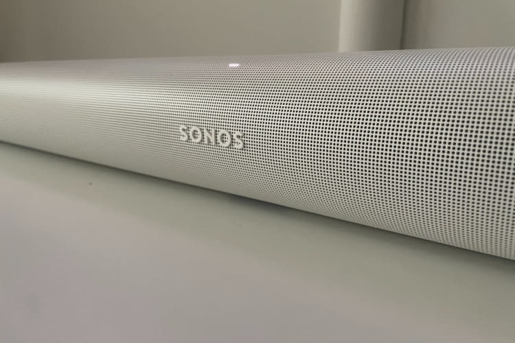 Beim Design bleibt sich Sonos treu. Neben Weiß ist die Arc Ultra auch in Schwarz erhältlich Beim Design bleibt sich Sonos treu. Neben Weiß ist die Arc Ultra auch in Schwarz erhältlich