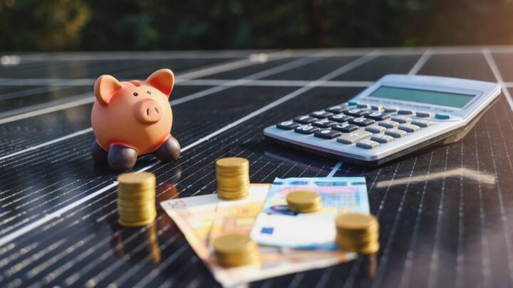 Balkonkraftwerk 2026: Dieser Fehler kostet täglich bares Geld!