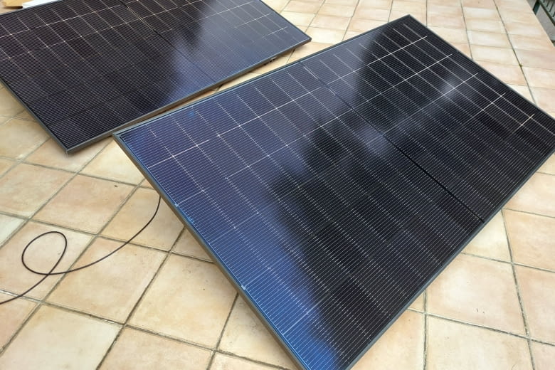 Diese zwei Module stehen bei uns aktuell auf der Büro-Terrasse Diese zwei Module stehen bei uns aktuell auf der Büro-Terrasse