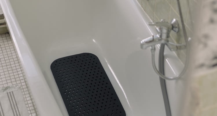 Den Warmduscher gibt es auch für die Badewanne Den Warmduscher gibt es auch für die Badewanne