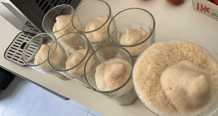 Wie konnten einige Gläser Frappé gleichzeitig herstellen Wie konnten einige Gläser Frappé gleichzeitig herstellen