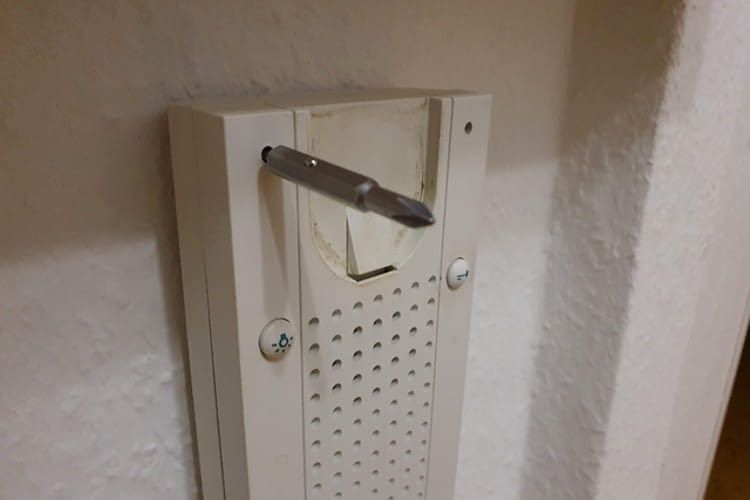 Für die Montage der Ring Intercom sind keine aufwändigen Schritte nötig Für die Montage der Ring Intercom sind keine aufwändigen Schritte nötig