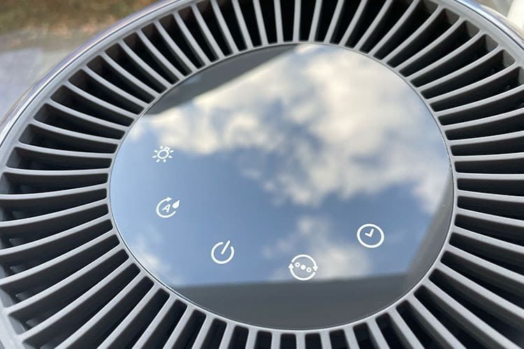 Die Tasten am Philips Luftbefeuchter sind übersichtlich angeordnet Die Tasten am Philips Luftbefeuchter sind übersichtlich angeordnet