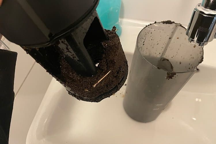 Der Schmutzwassertank überzeugte uns im Dreame H15 Pro Test Der Schmutzwassertank überzeugte uns im Dreame H15 Pro Test