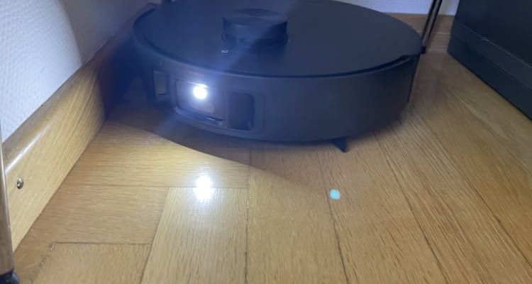 In dunklen Ecken schaltet Mova Z50 Ultra ein LED-Licht ein In dunklen Ecken schaltet Mova Z50 Ultra ein LED-Licht ein