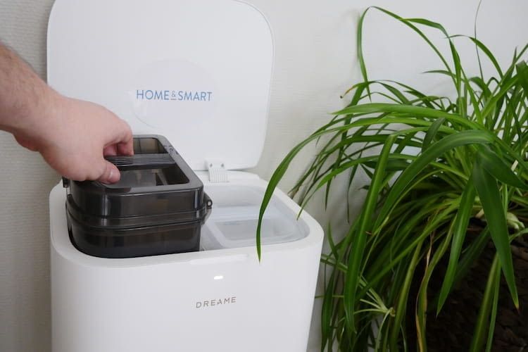 Die Wasserbehälter lassen sich einfach entnehmen und säubern. Die Wasserbehälter lassen sich einfach entnehmen und säubern.