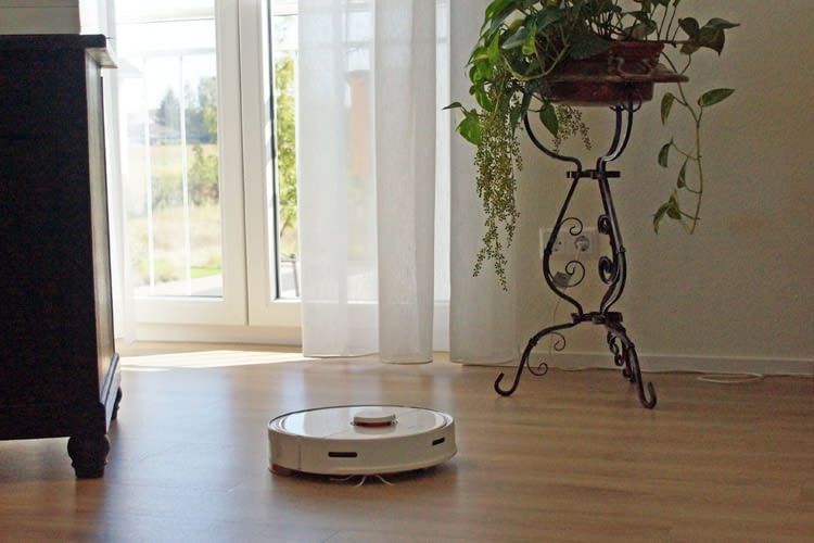 Intelligente Putzroboter mit Wischmodus sind ab etwa 300 Euro erhältlich Intelligente Putzroboter mit Wischmodus sind ab etwa 300 Euro erhältlich