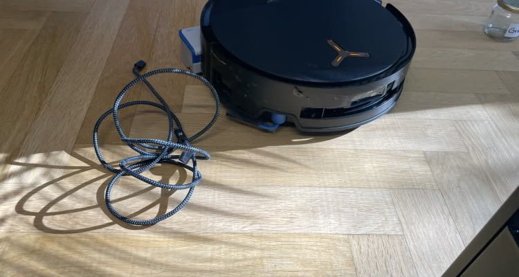 DEEBOT X9 PRO OMNI erkennt auch neue Hindernisse schnell DEEBOT X9 PRO OMNI erkennt auch neue Hindernisse schnell