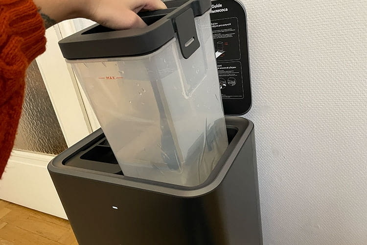 Im Test musste vor dem ersten Reinigen der Frischwassertank aufgefüllt werden Im Test musste vor dem ersten Reinigen der Frischwassertank aufgefüllt werden