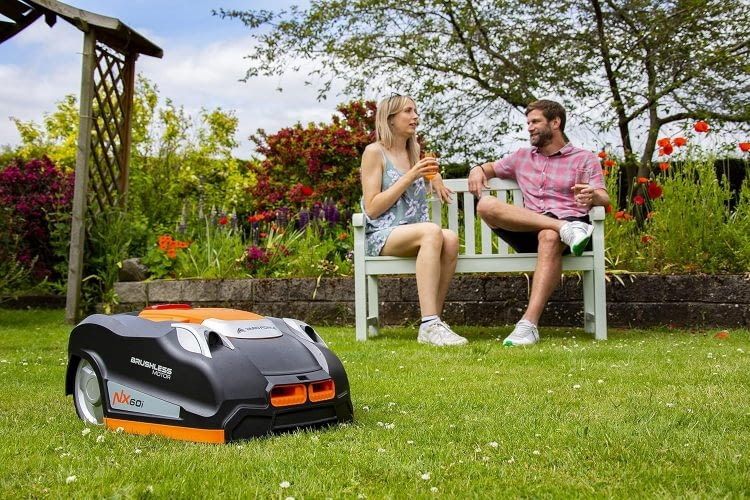 Die NX-Reihe von Yard Force hat besonders leistungsstarke und funktionsreiche Geräte auf dem Markt Die NX-Reihe von Yard Force hat besonders leistungsstarke und funktionsreiche Geräte auf dem Markt