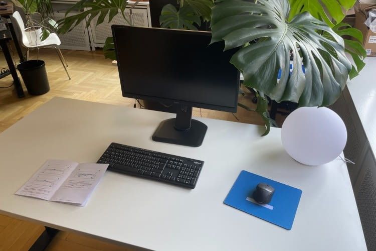 Fertig aufgebaut macht der Desktopia Pro X einen hochwertigen und robusten Eindruck Fertig aufgebaut macht der Desktopia Pro X einen hochwertigen und robusten Eindruck