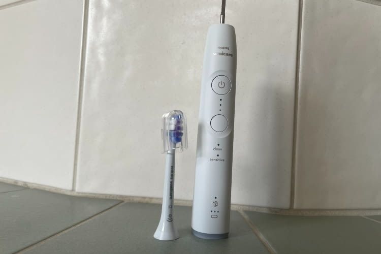Das Design der Philips Sonicare 6100 ist schlicht und elegant Das Design der Philips Sonicare 6100 ist schlicht und elegant