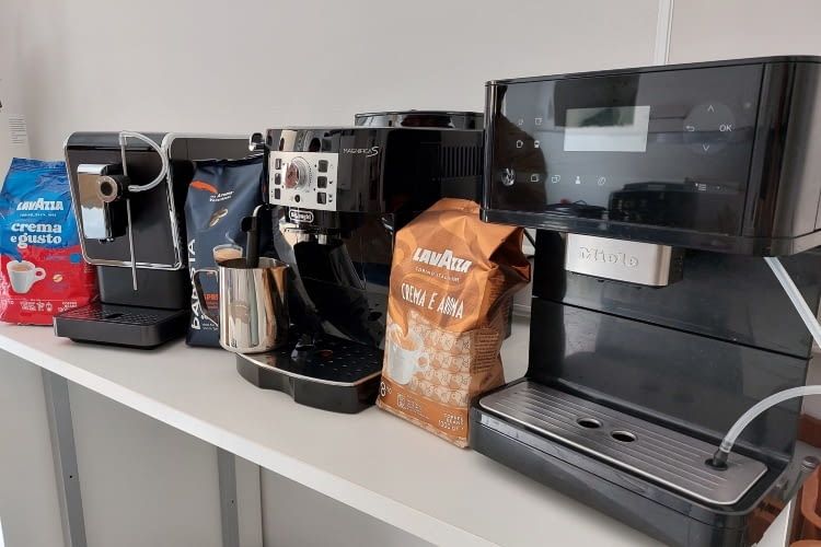 Alle von uns getesteten Kaffeevollautomaten wurden nach einem festen Prüfkatalog untersucht Alle von uns getesteten Kaffeevollautomaten wurden nach einem festen Prüfkatalog untersucht