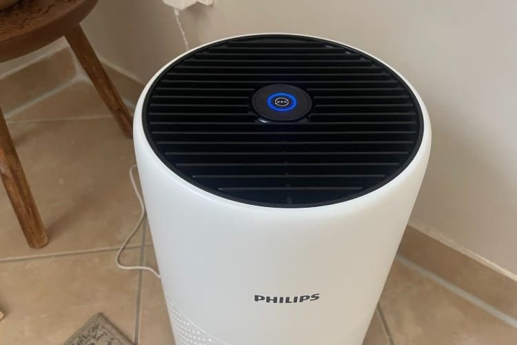 Ist der Luftreiniger angeschaltet wird er über diesen LED-Knopf gesteuert Ist der Luftreiniger angeschaltet wird er über diesen LED-Knopf gesteuert