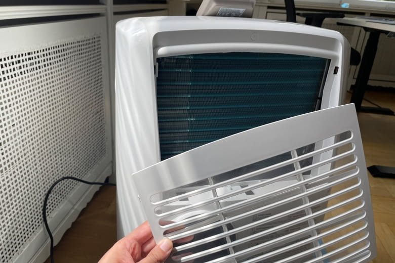 Bei der Geräteprüfung achten wir auch auf Details wie den Filter Bei der Geräteprüfung achten wir auch auf Details wie den Filter