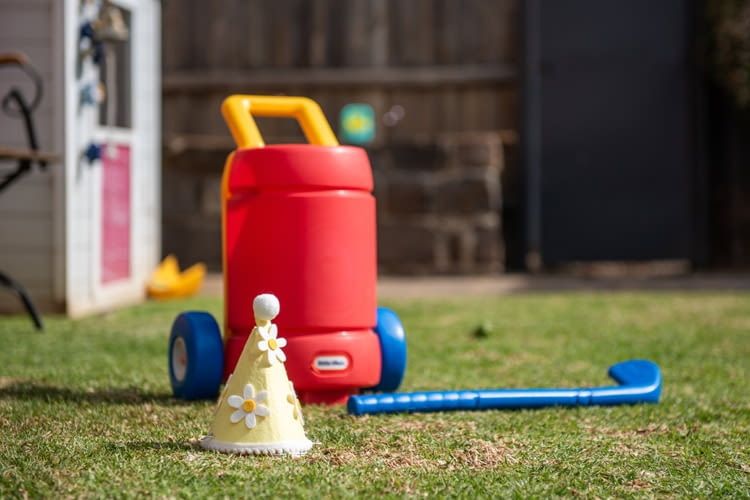 Spielzeug kann Mähroboter vor große Herausforderungen stellen Spielzeug kann Mähroboter vor große Herausforderungen stellen