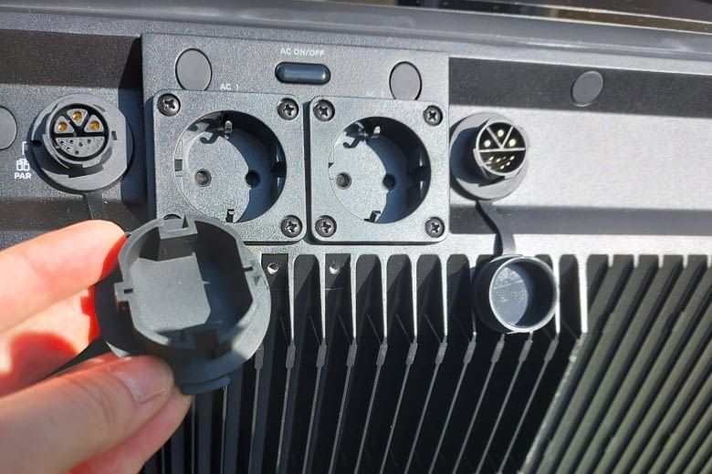 Diese zwei Steckdosen bieten die Möglichkeit die 800 Watt Grenze zu umgehen Diese zwei Steckdosen bieten die Möglichkeit die 800 Watt Grenze zu umgehen