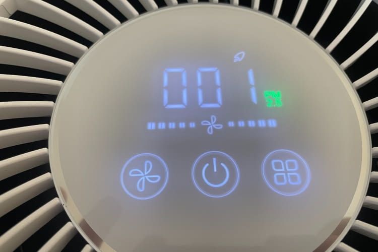 Das Display des Trotec Airgoclean bietet alle nötigen Informationen, hat aber einen schwachen Kontrast Das Display des Trotec Airgoclean bietet alle nötigen Informationen, hat aber einen schwachen Kontrast