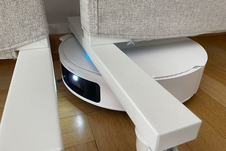 Der X50 Ultra Complete kann unter Hindernissen seinen Turm einfahren und dank Licht besser navigieren Der X50 Ultra Complete kann unter Hindernissen seinen Turm einfahren und dank Licht besser navigieren