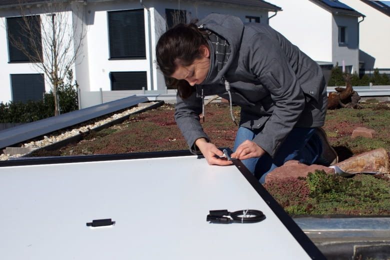 Für Flachdach-Halterungen genügt oft schon ein 10-er Maulschlüssel Für Flachdach-Halterungen genügt oft schon ein 10-er Maulschlüssel