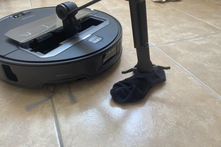 Bis zu 300 Gramm hebt der Saros Z70 mit seinem OmniGrip Arm Bis zu 300 Gramm hebt der Saros Z70 mit seinem OmniGrip Arm