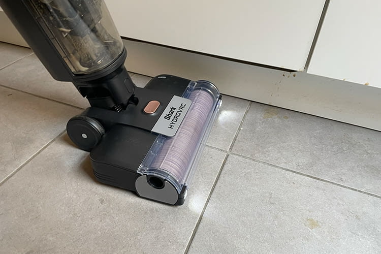 Selbst Kaffeeflecken auf Fliesen waren kein Problem Selbst Kaffeeflecken auf Fliesen waren kein Problem