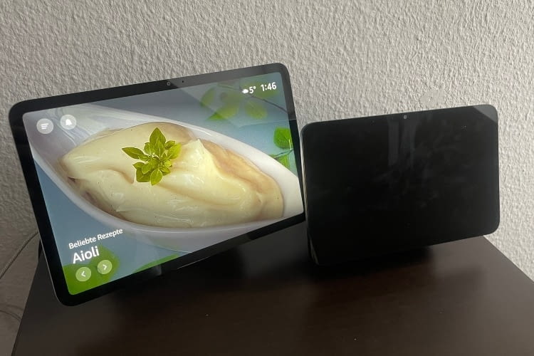 Sehr ähnlich, aber nicht identisch: Der Echo Show 11 (links) und der Echo Show 8 (rechts) Sehr ähnlich, aber nicht identisch: Der Echo Show 11 (links) und der Echo Show 8 (rechts)