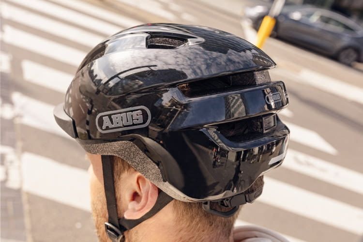 Dieser Helm ist in verschiedenen Farbvarianten erhältlich Dieser Helm ist in verschiedenen Farbvarianten erhältlich