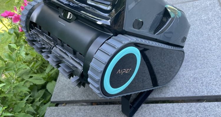 Aiper Scuba X1 Pro Max: Raupenantrieb, Sensoren und Bürsten Aiper Scuba X1 Pro Max: Raupenantrieb, Sensoren und Bürsten