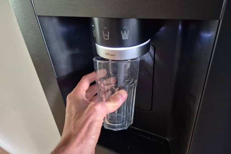 Die UVnano Technologie tötet Keime und Bakterien am Wasserspender ab Die UVnano Technologie tötet Keime und Bakterien am Wasserspender ab