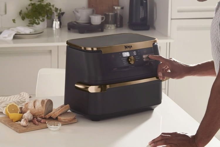 Mit einem Doppelkammer-Modell lassen sich zwei Gerichte gleichzeitig garen Mit einem Doppelkammer-Modell lassen sich zwei Gerichte gleichzeitig garen