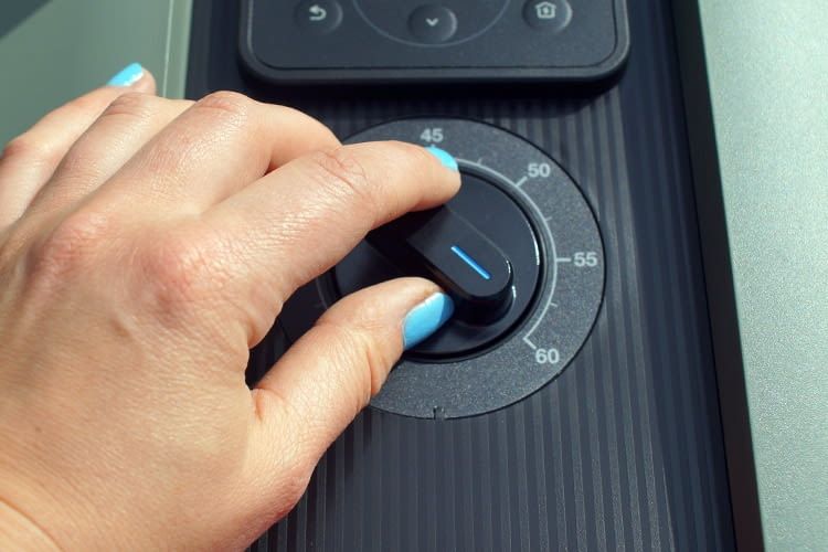6 Zentimeter ist die maximal mögliche Schnitthöhe beim Mähen 6 Zentimeter ist die maximal mögliche Schnitthöhe beim Mähen