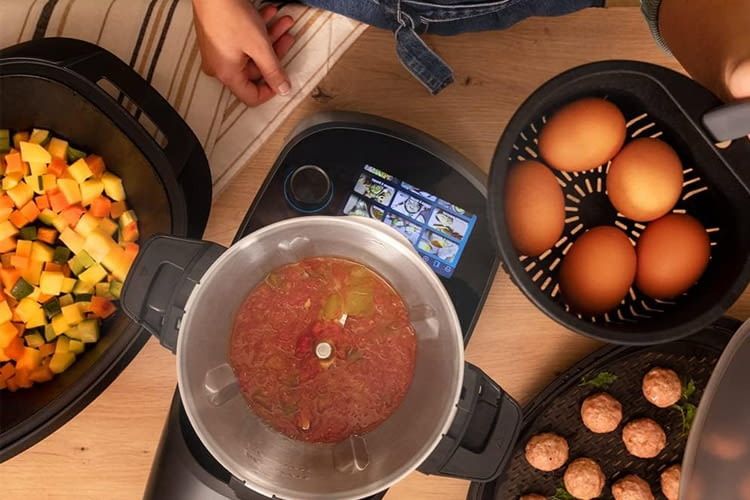 Mit eine smarten Küchenmaschine wird das Kochen zum Kinderspiel Mit eine smarten Küchenmaschine wird das Kochen zum Kinderspiel