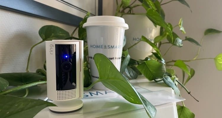 Die Ring Indoor Kamera überwacht mit einer Auflösung von 1080p Die Ring Indoor Kamera überwacht mit einer Auflösung von 1080p