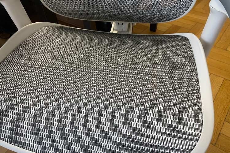 Dank des Mesh Überzugs ist stets eine gute Luftzirkulation möglich Dank des Mesh Überzugs ist stets eine gute Luftzirkulation möglich