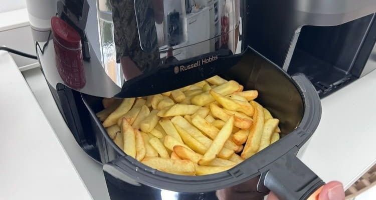 Diese Heißluftfritteuse lässt sich auch von Anfängern einfach bedienen Diese Heißluftfritteuse lässt sich auch von Anfängern einfach bedienen