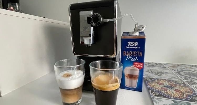 Der Tchibo Esperto Pro Vollautomat macht Kaffee und Cappuccino zum kleinen Preis. Doch wie gut ist die Qualität? Wir haben es getestet Der Tchibo Esperto Pro Vollautomat macht Kaffee und Cappuccino zum kleinen Preis. Doch wie gut ist die Qualität? Wir haben es getestet
