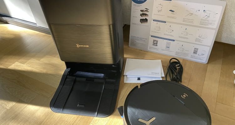 Der Lieferumfang des DEEBOT X9 PRO OMNI ist überschaubar Der Lieferumfang des DEEBOT X9 PRO OMNI ist überschaubar