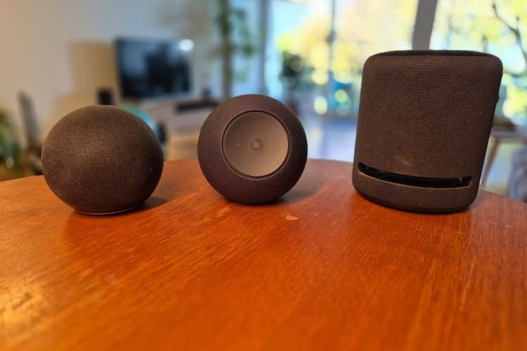 Direkter Vergleich: Der Echo (4.Gen), der neue Echo Studio und sein Vorgänger (von links nach rechts) Direkter Vergleich: Der Echo (4.Gen), der neue Echo Studio und sein Vorgänger (von links nach rechts)