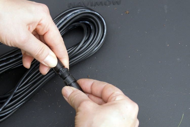 So funktioniert die Verbindung von Netz- und Verlängerungskabel So funktioniert die Verbindung von Netz- und Verlängerungskabel