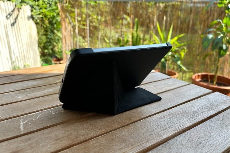 Das Shell Black Cover ist eine praktische Ergänzung zum PocketBook Das Shell Black Cover ist eine praktische Ergänzung zum PocketBook