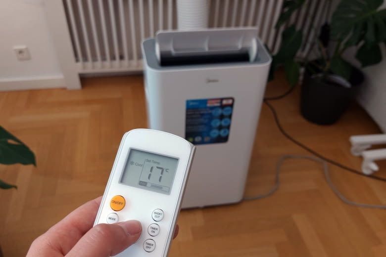 Eine Fernbedienung eignet sich z. B. gut für Senioren ohne Smartphone Eine Fernbedienung eignet sich z. B. gut für Senioren ohne Smartphone