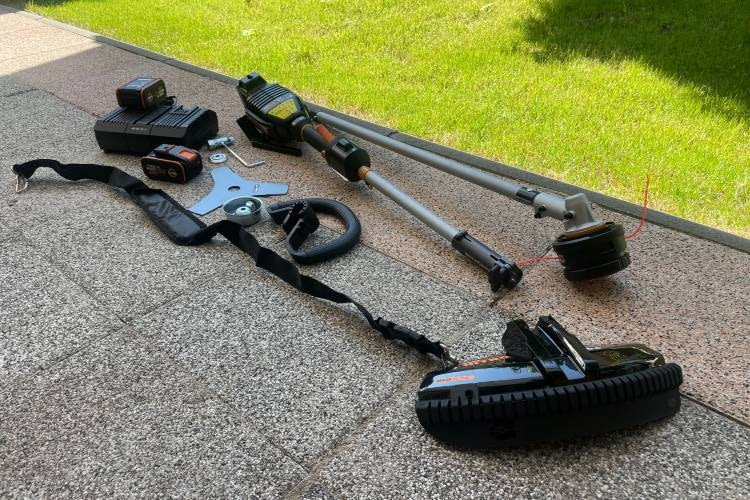 Der Lieferumfang des Worx WG186 ist überschaubar. Akkus sind nicht dabei Der Lieferumfang des Worx WG186 ist überschaubar. Akkus sind nicht dabei