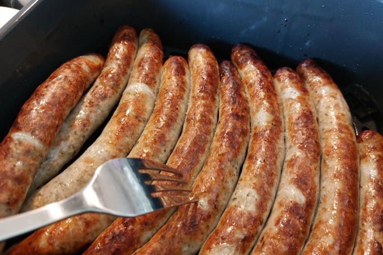Diese Würstchen haben wir mit unserem Airfryer Testsieger gegrillt Diese Würstchen haben wir mit unserem Airfryer Testsieger gegrillt