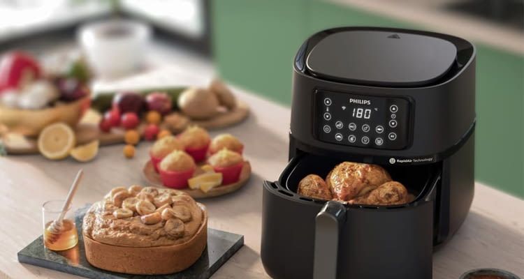 Diese Fritteuse hat ein Fassungsvermögen von 7,2 Litern Diese Fritteuse hat ein Fassungsvermögen von 7,2 Litern