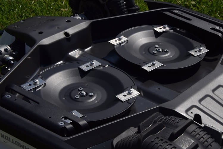 8 statt nur 3 Standard-Klingen sorgen für eine besonders große Schnittbreite 8 statt nur 3 Standard-Klingen sorgen für eine besonders große Schnittbreite