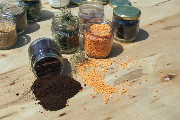 Unsere Redaktion testet die Reinigungswirkung anhand verschiedener Schmutzarten Unsere Redaktion testet die Reinigungswirkung anhand verschiedener Schmutzarten