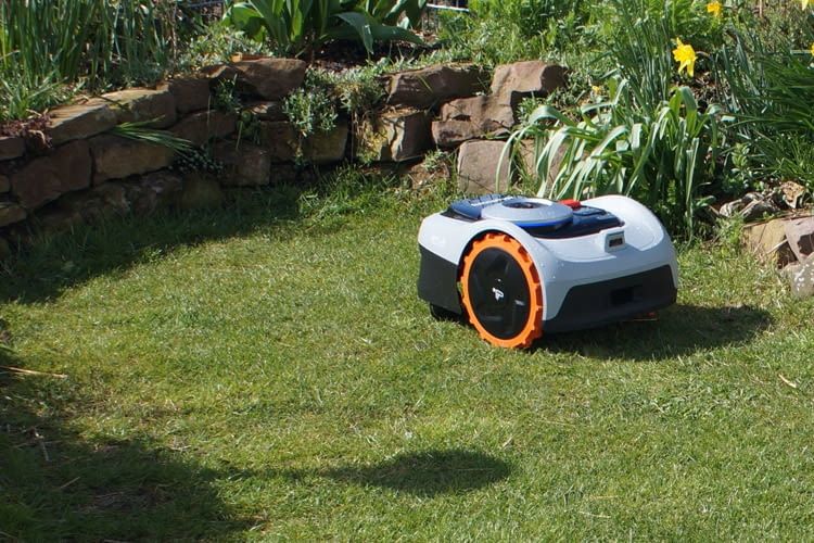 Drahtlose Mähroboter sind praktisch, aber nicht billig Drahtlose Mähroboter sind praktisch, aber nicht billig