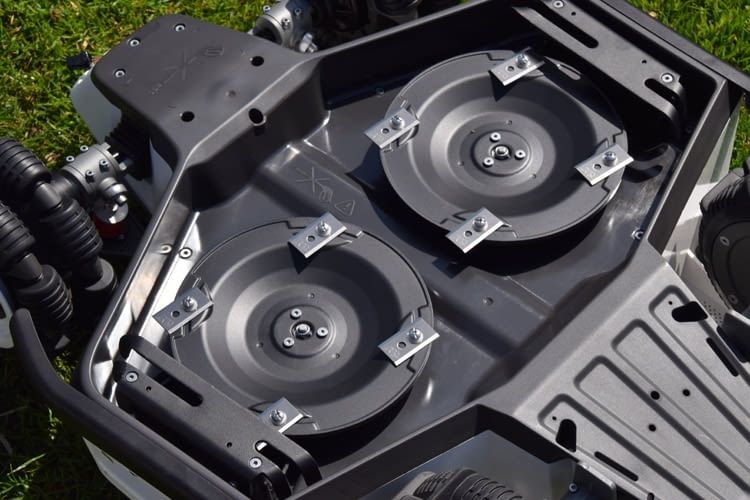 Bei LUBA 2 liegen die äußeren Klingen relativ nah am Gehäuserand Bei LUBA 2 liegen die äußeren Klingen relativ nah am Gehäuserand