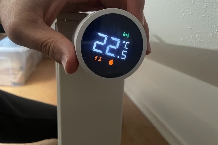 Das Display ist groß und gut lesbar, bei viel Sonnenschein kann es aber zu Problemen kommen. Zudem ist es immer nur aus einer Richtung lesbar Das Display ist groß und gut lesbar, bei viel Sonnenschein kann es aber zu Problemen kommen. Zudem ist es immer nur aus einer Richtung lesbar